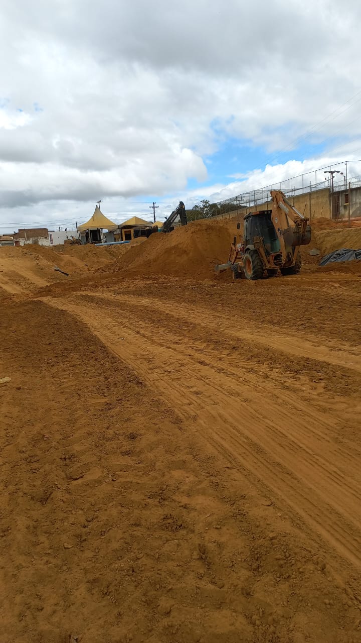 Terraplanagem e Preparação de Sítio Industrial